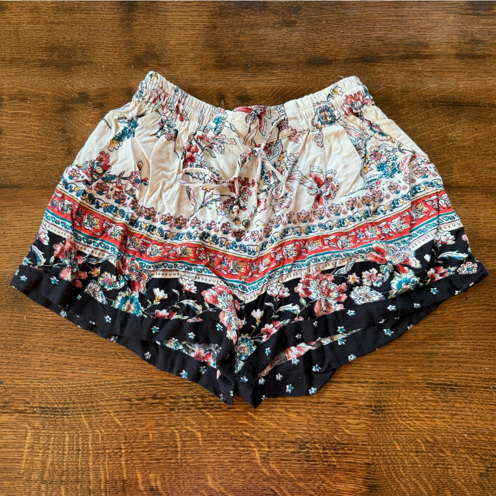 Women’s S Black, Cream, and Red patterned floral shorts
